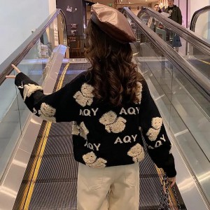 Girls' sweater, children's medium and large children's thick velvet autumn and winter pullover knitted base sweater